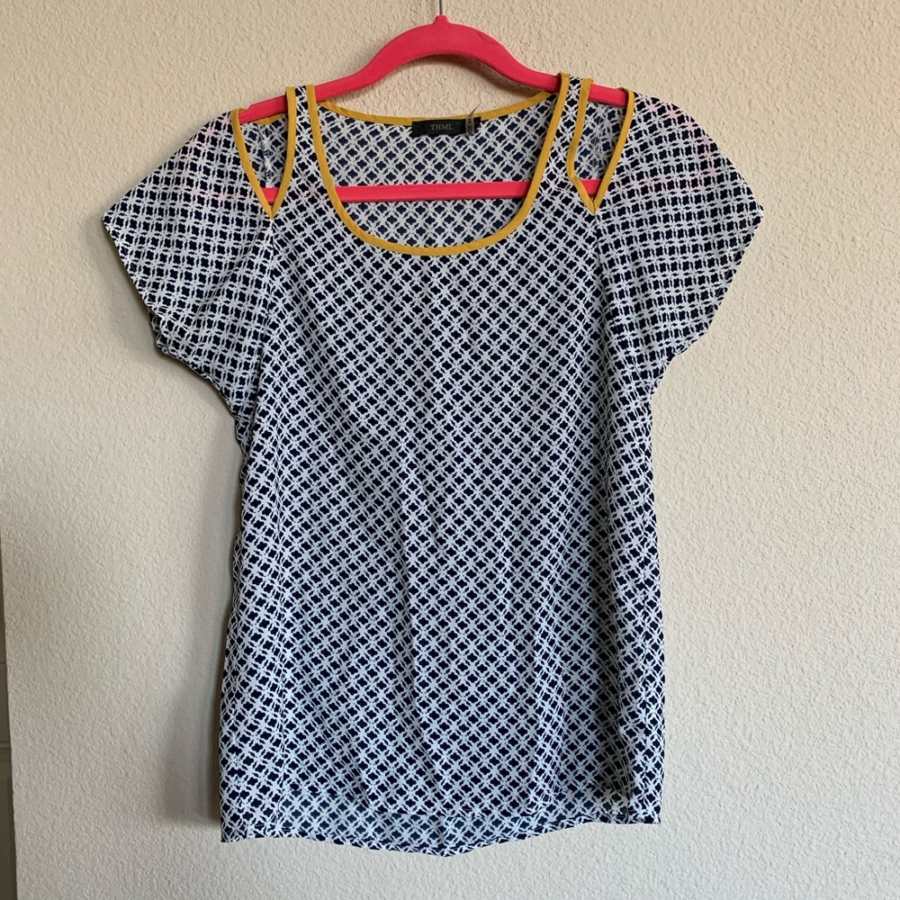 THML Jaye Cutout Shoulder Top - xsp